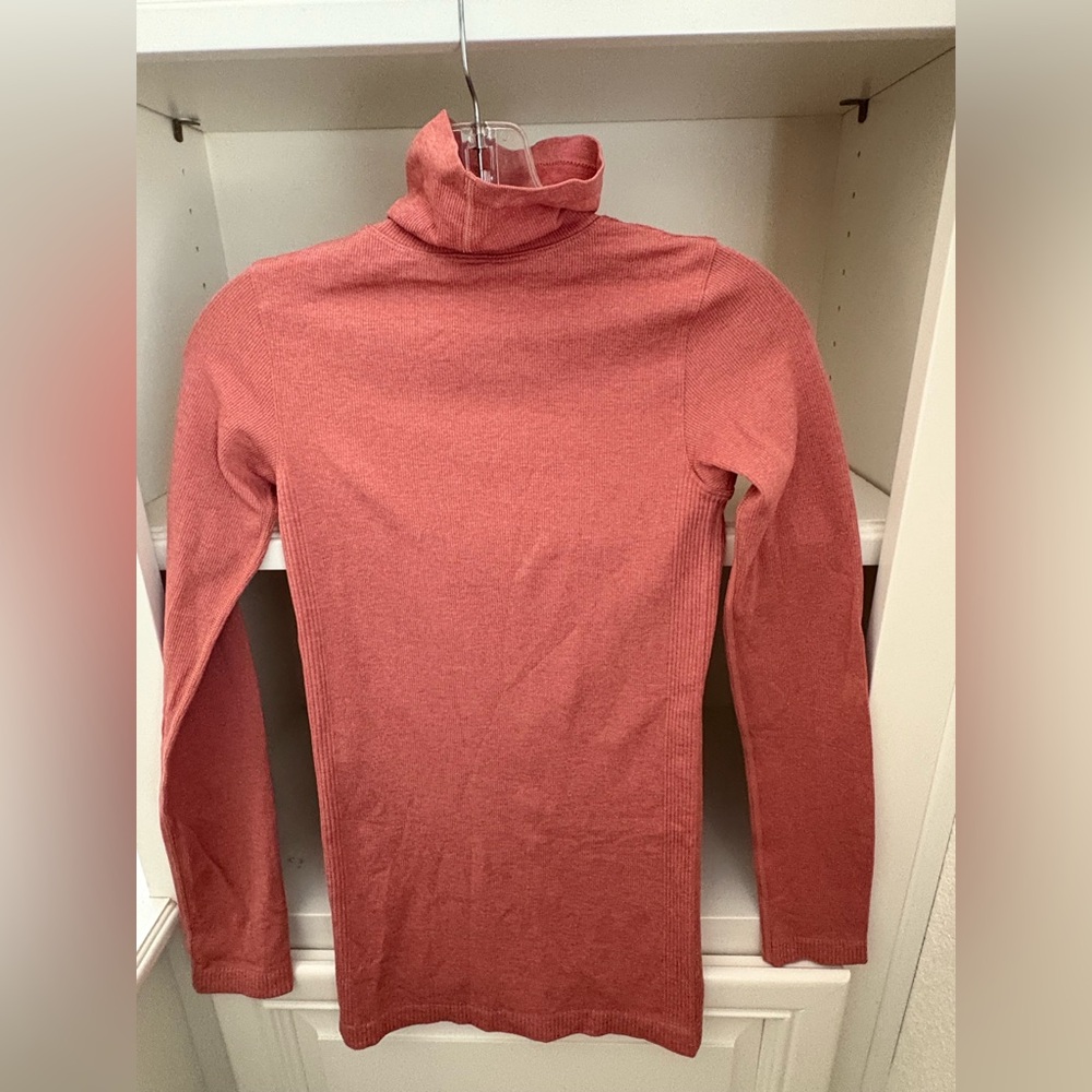 Lululemon Yin Vibes Ribbed Turtleneck Top in Orange Copper Clay Size 4 - Picture 2 of 4
